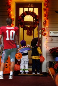 Trick Or Treater in Eli Manning Costume Turns Out To Be Eli Manning